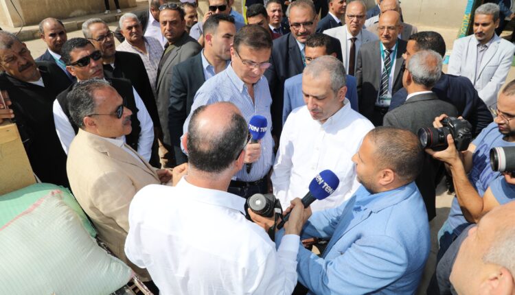 وزير الزراعة ومحافظ الشرقية ورئيس البنك الزراعي يتابعون أعمال تسليم القمح في شون البنك بالشرقية