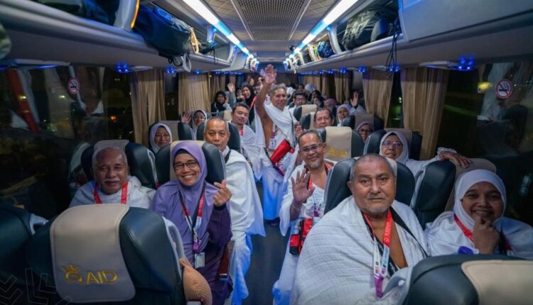 بدء توافد طلائع الحجاج إلى مكة المكرمة والمدينة المنورة بوصول حجاج ماليزيا