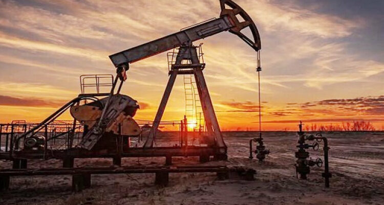 النفط يرتفع بعد تأجيل ترامب للرسوم الجمركية ضد أوروبا