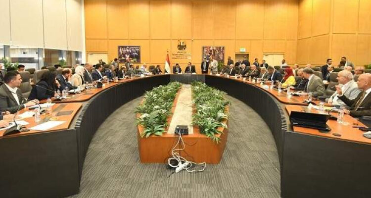 وزير الإسكان يؤكد حرصه على التواصل المستمر مع أعضاء البرلمان للاستماع إلى مطالب دوائرهم