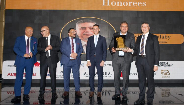 تكريم الدكتور مدحت شلبي رئيس شركة «الصفوة للتطوير العمراني SUD» كأكبر مطور عقاري في الدلتا