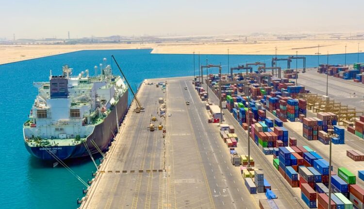 دي بي ورلد – مصر ترسّخ ريادتها الإقليمية باستقبال "سفينة تغويز عملاقة" وتُنجز ثلاث عمليات بحرية استراتيجية خلال أسبوع واحد