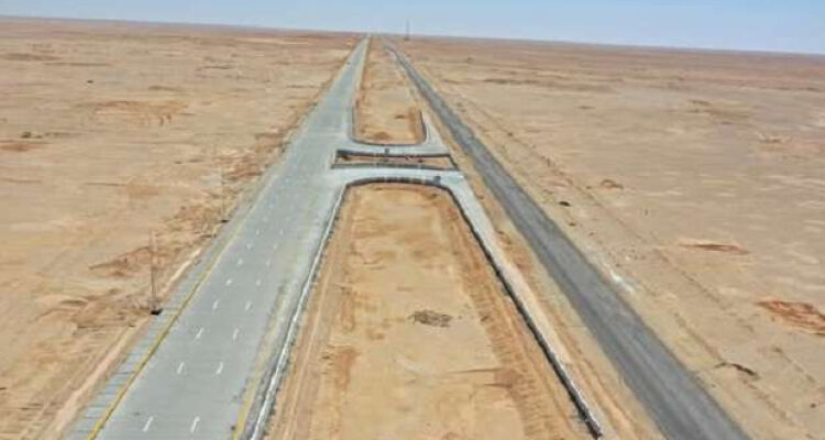 وزير الإسكان: افتتاح وتشغيل القطاع الرابع من إزدواج طريق سيوة / مطروح بطول 50 كم