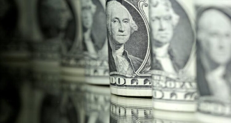 الدولار الأمريكى يتراجع لأدنى مستوى أمام اليورو منذ 2021
