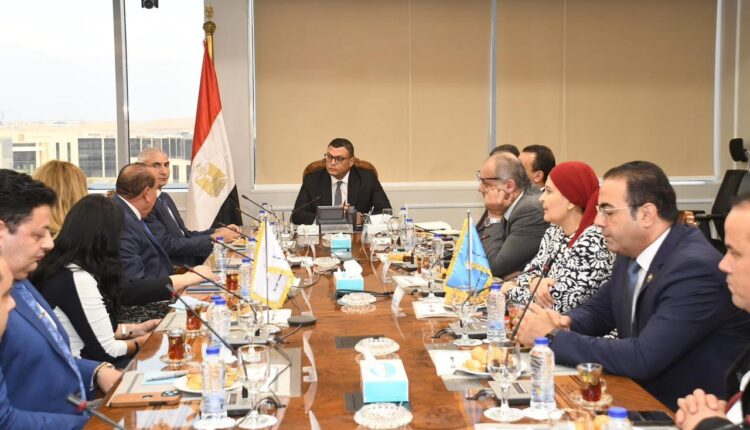 وزير الإسكان يلتقي وفدا من الجالية المصرية في الولايات المتحدة الأمريكية واتحاد شباب المصريين بالخارج لاستعراض جهود الوزارة في تلبية احتياجاتهم والاستماع لآرائهم ومقترحاتهم