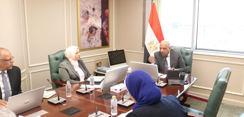 وزير الكهرباء يستعرض مستجدات تنفيذ مشروعات الطاقات الجديدة والمتجددة