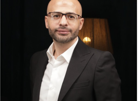 وليد فاروق، الباحث في شؤون الذهب والمجوهرات ومدير «مرصد الذهب»